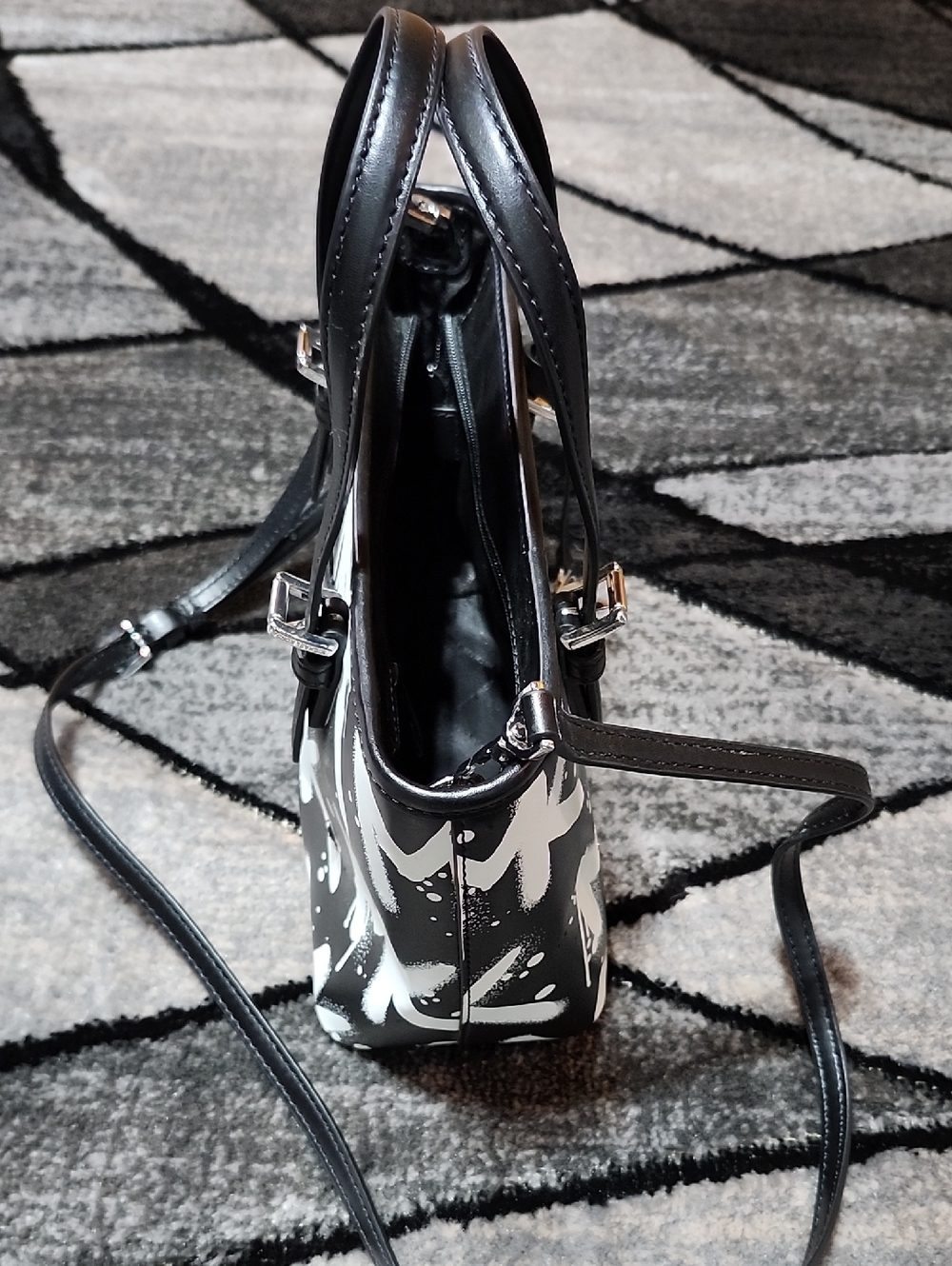 MICHAEL KORS NEW YORK CITY BLK & WHITE GRAFFITI LOGO PRINT XS MINI CROSSBODY BAG - Picture 14 of 16